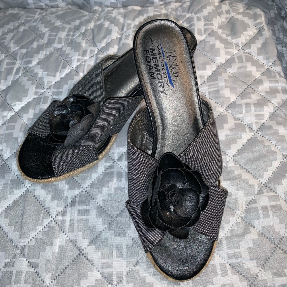 Lifestride Velocity Flex Wedge Sandals Size 8W/8M?